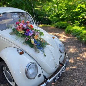 kunstboeket voor bruidsauto